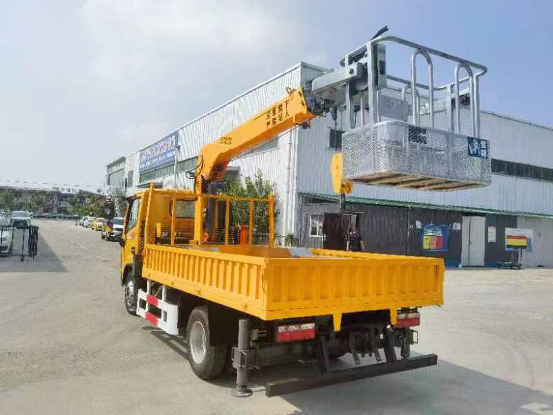 小型高空作業(yè)車(chē)工程車(chē)輛